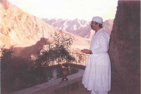 preparing for a Jashan at Pir-e Sabz, Yezd